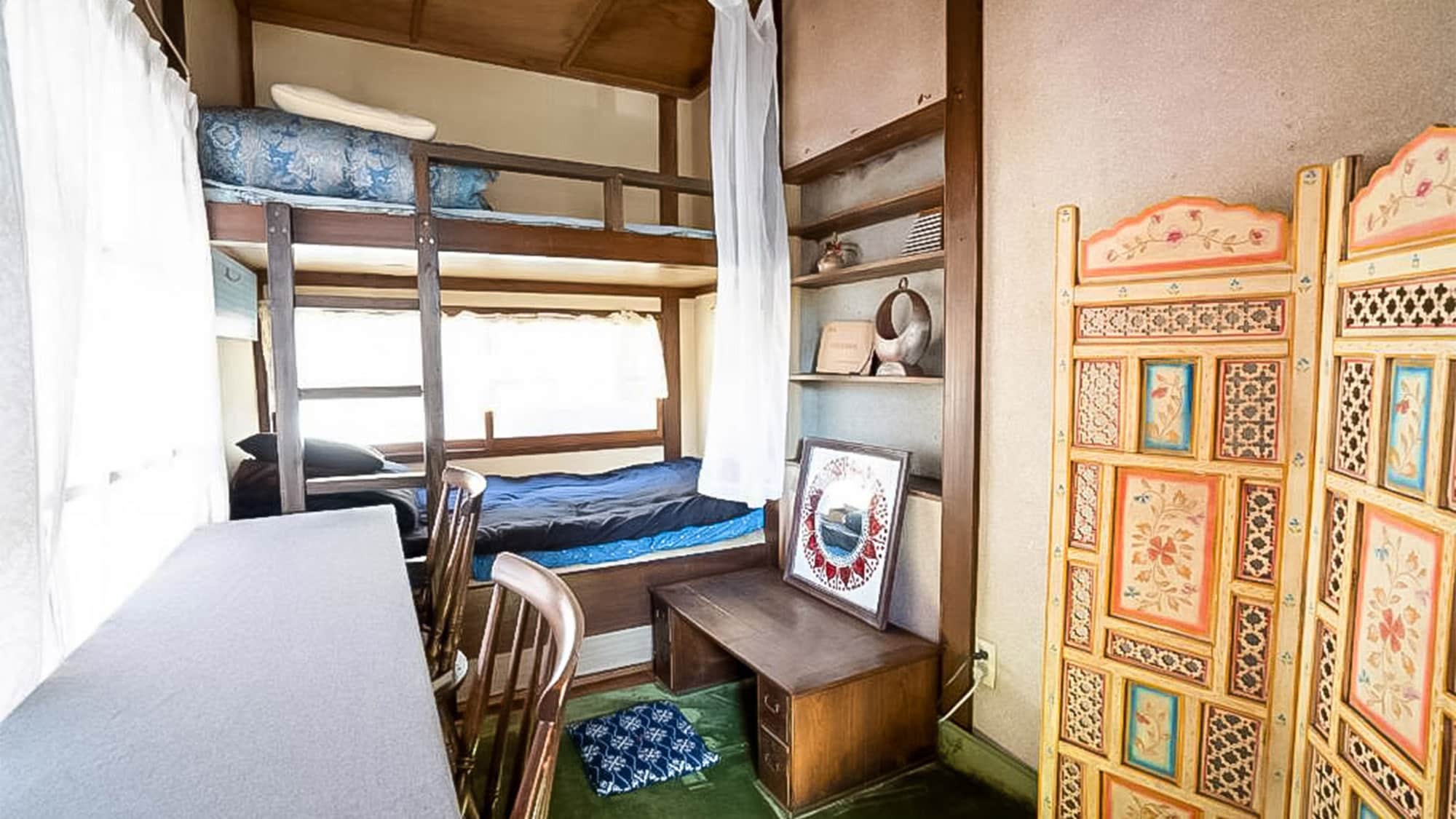 ・ [日式和西式房間遊戲]以漫畫和動畫為重點的2F室內設計。