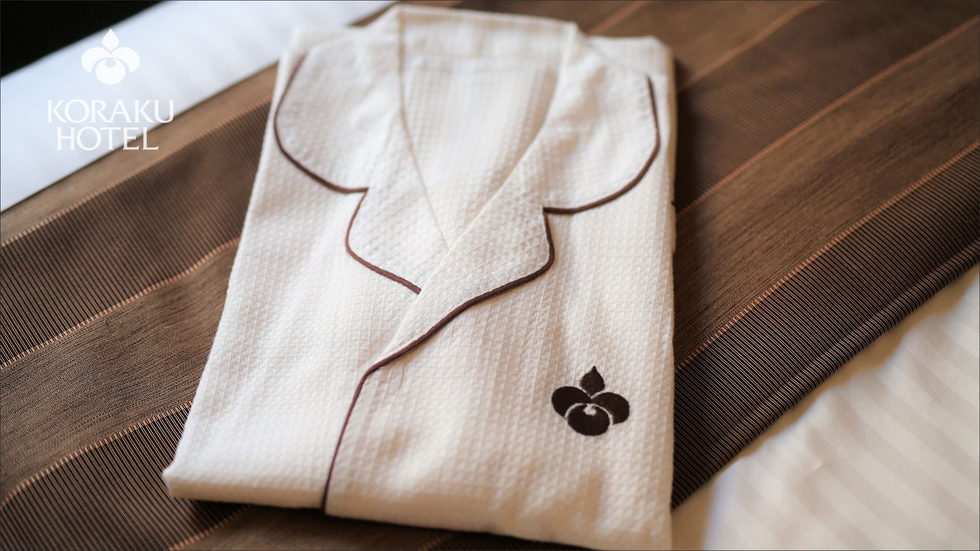 Pajamas (one-piece type)