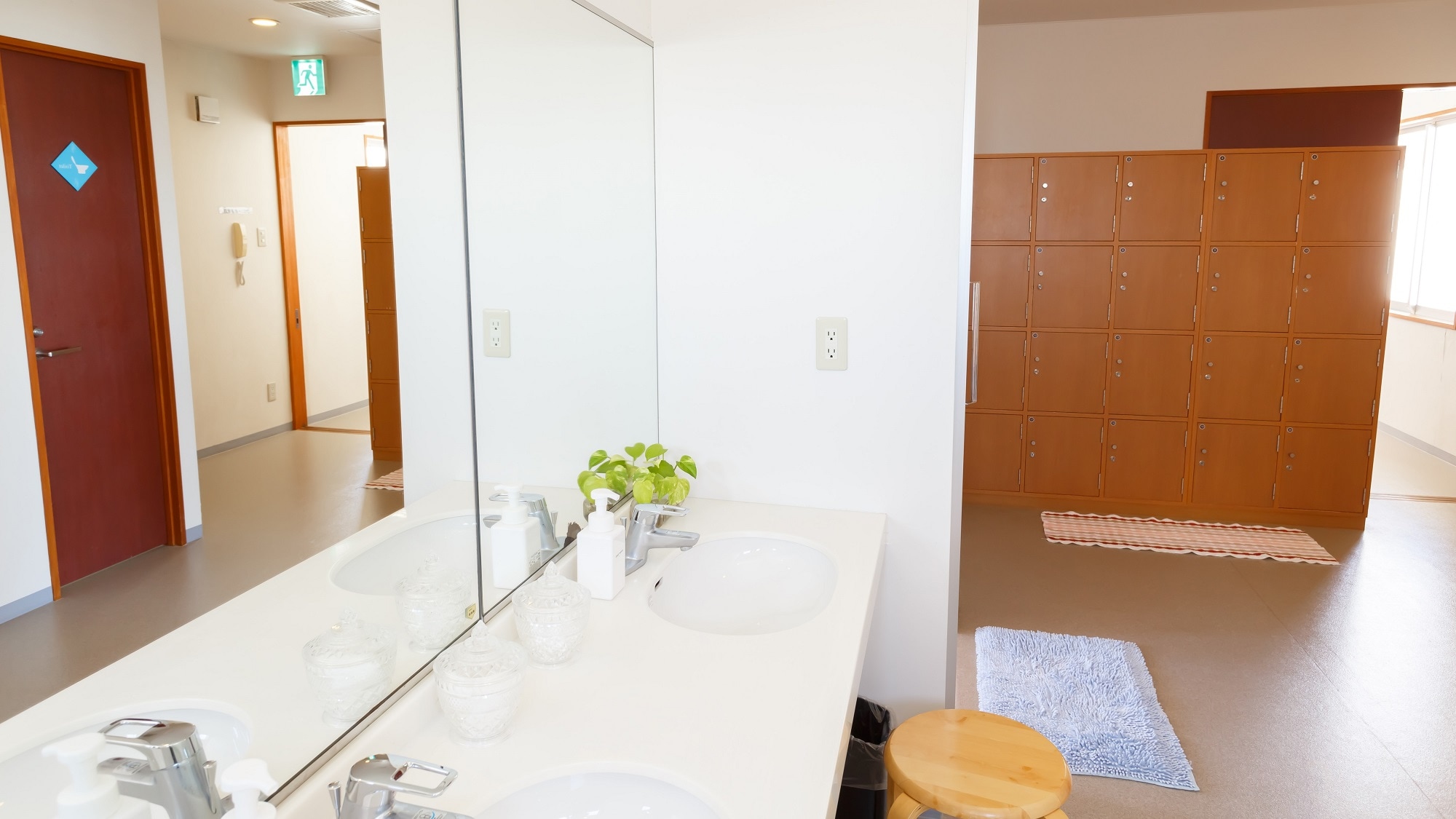 大型浴室更衣室