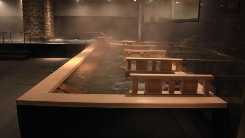 [Large communal bath indoor bath]