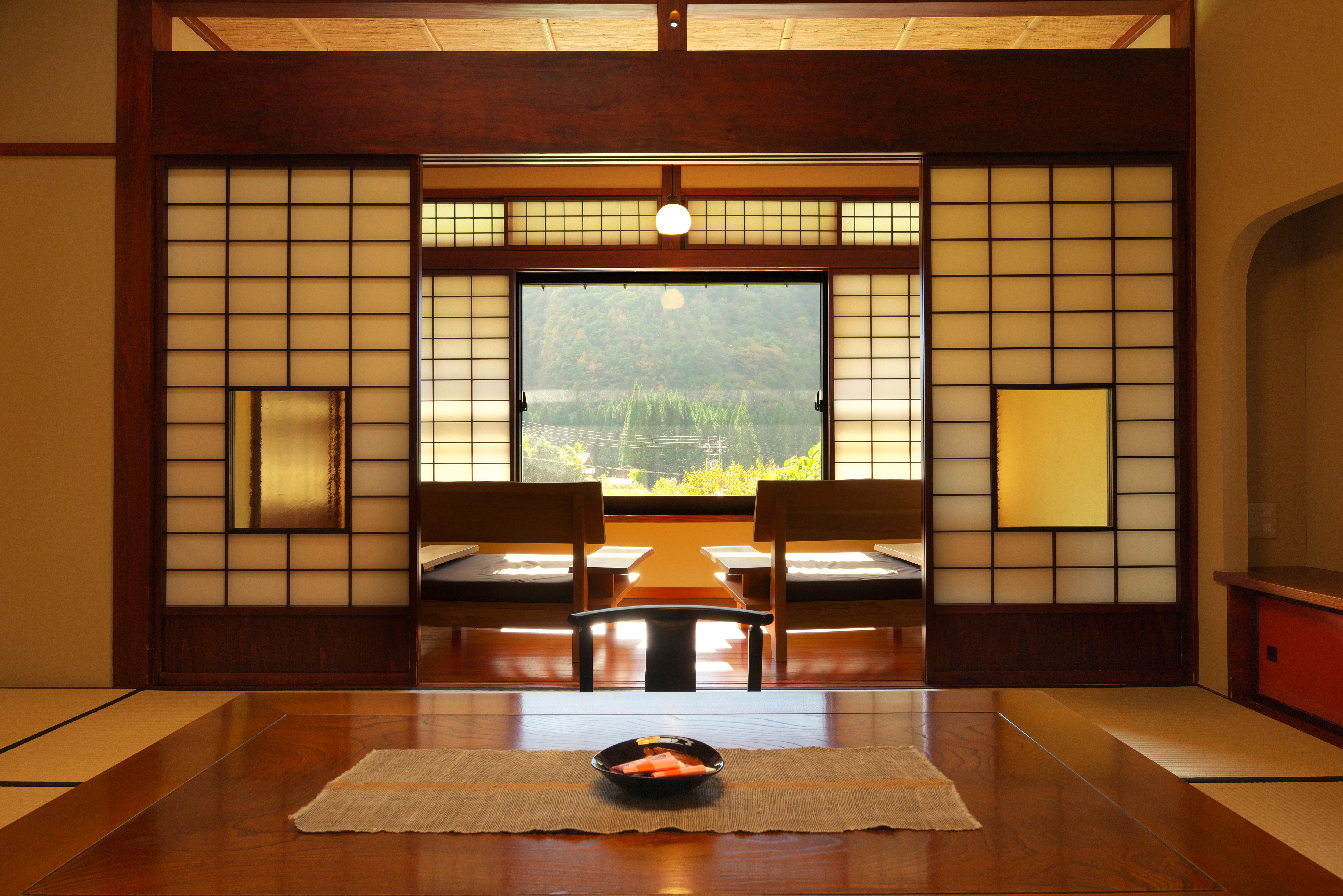 Japanese-style room 8 tatami mats & hearth