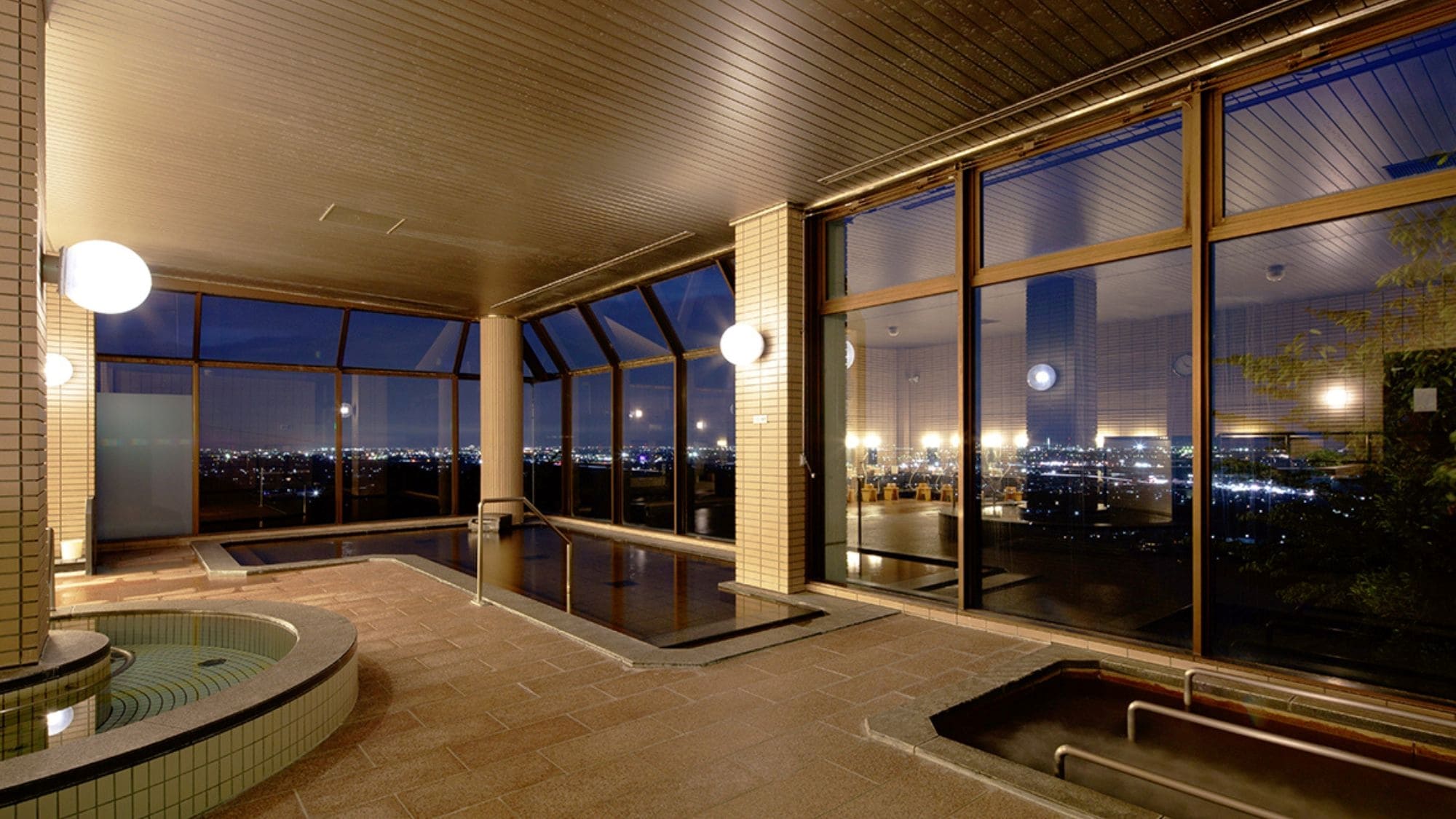 [Large public bath]