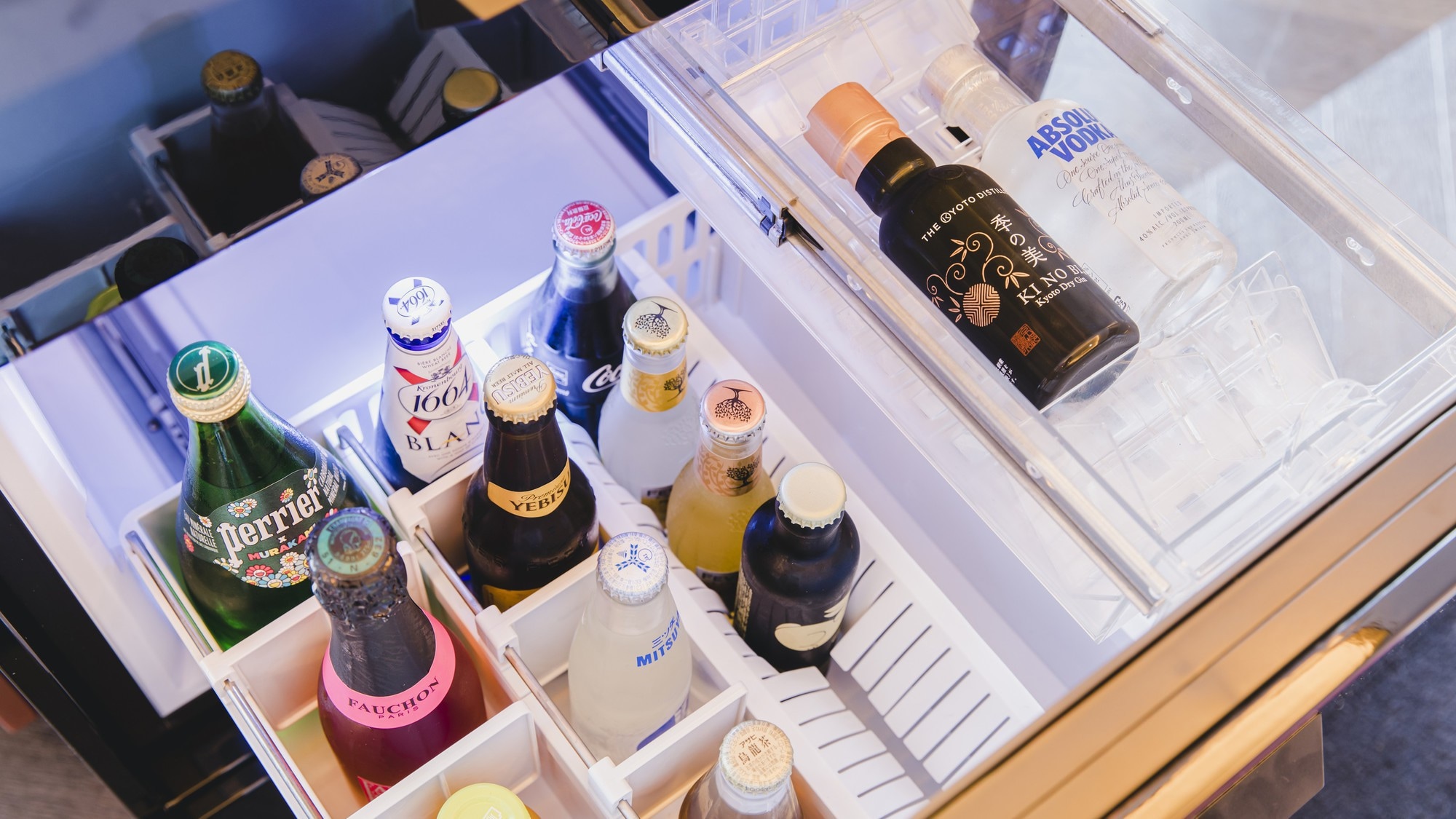 Minibar/Refrigerator