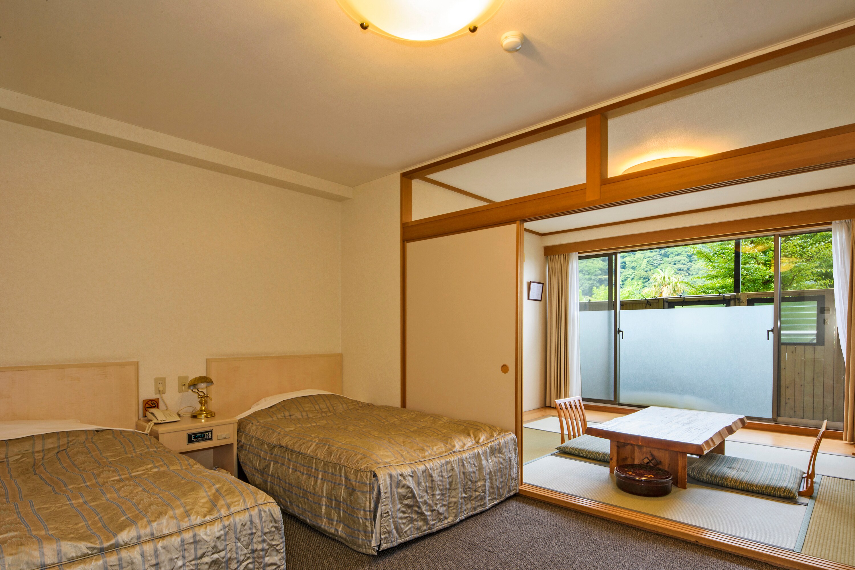Japanese-Western style room with open-air bath