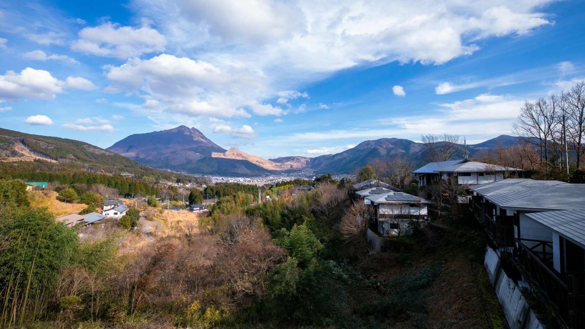 【从设施内部看到的景色】广阔的天空和群山将涤荡你的心灵