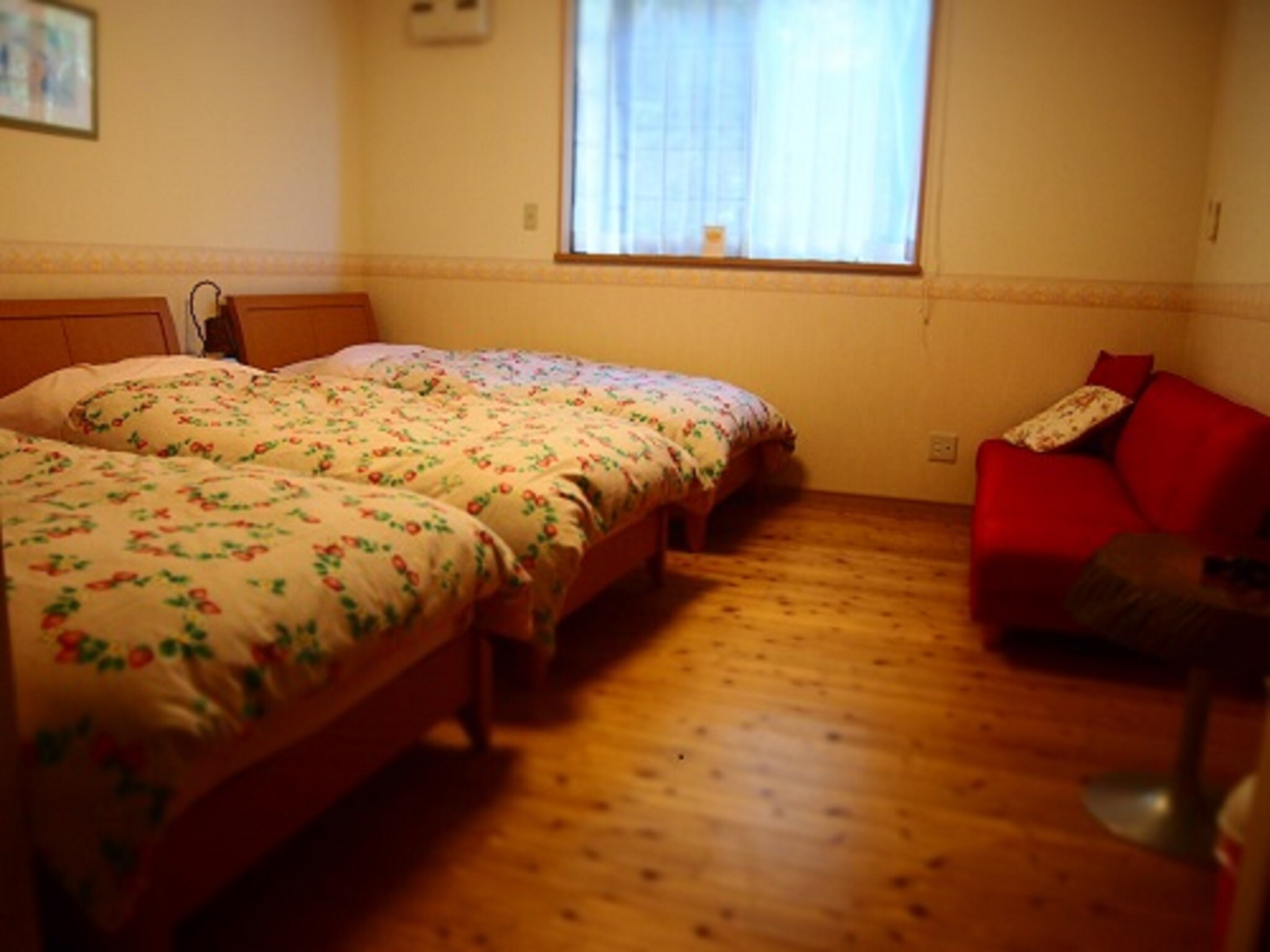 Western-style room with toilet (Raz)
