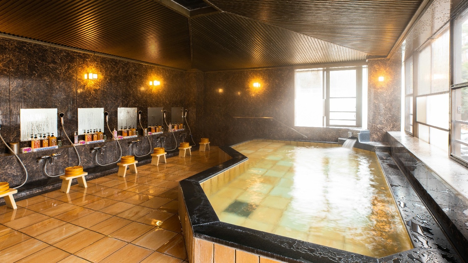 Large public bath (daytime)