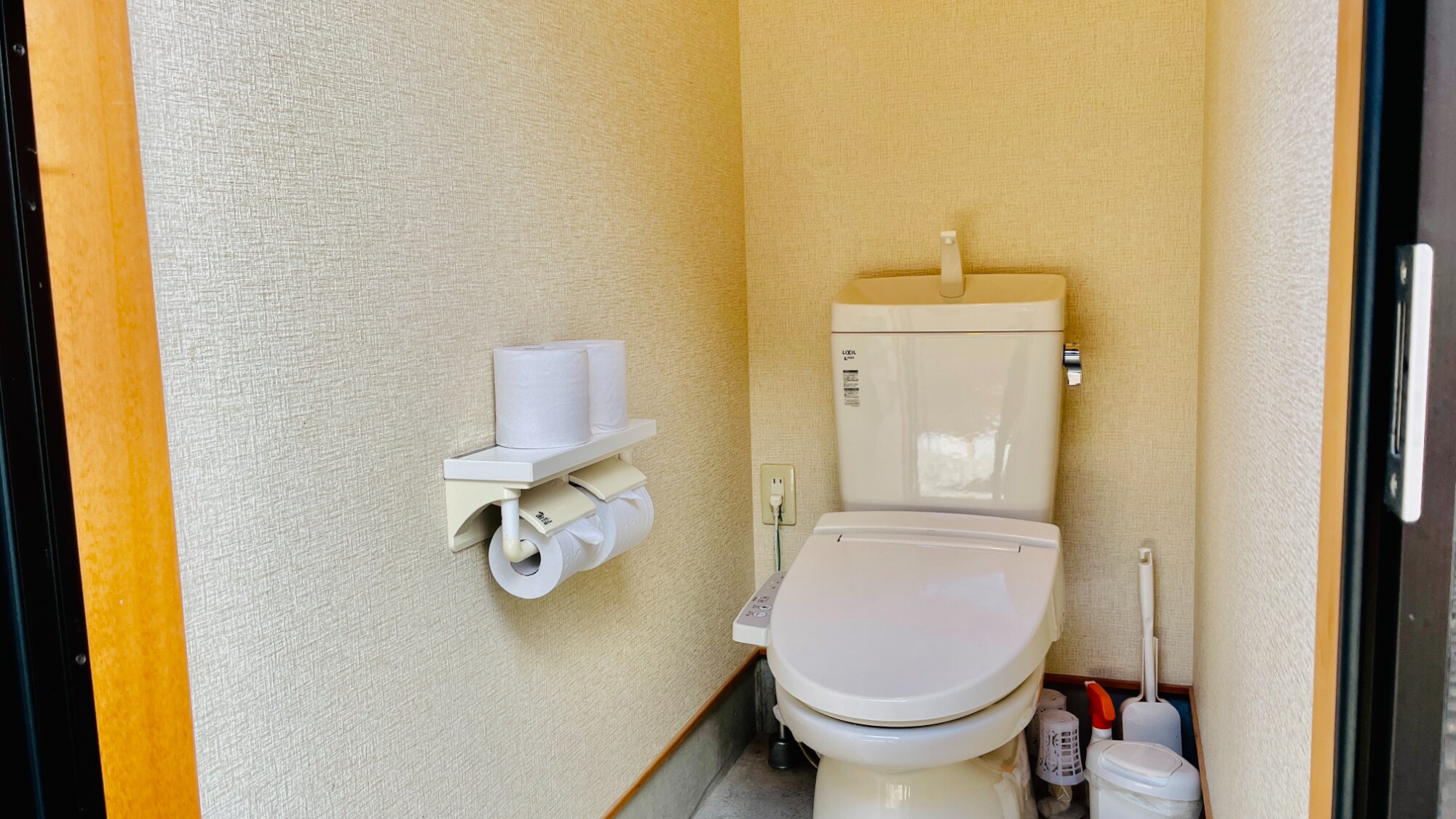 Small cottage toilet