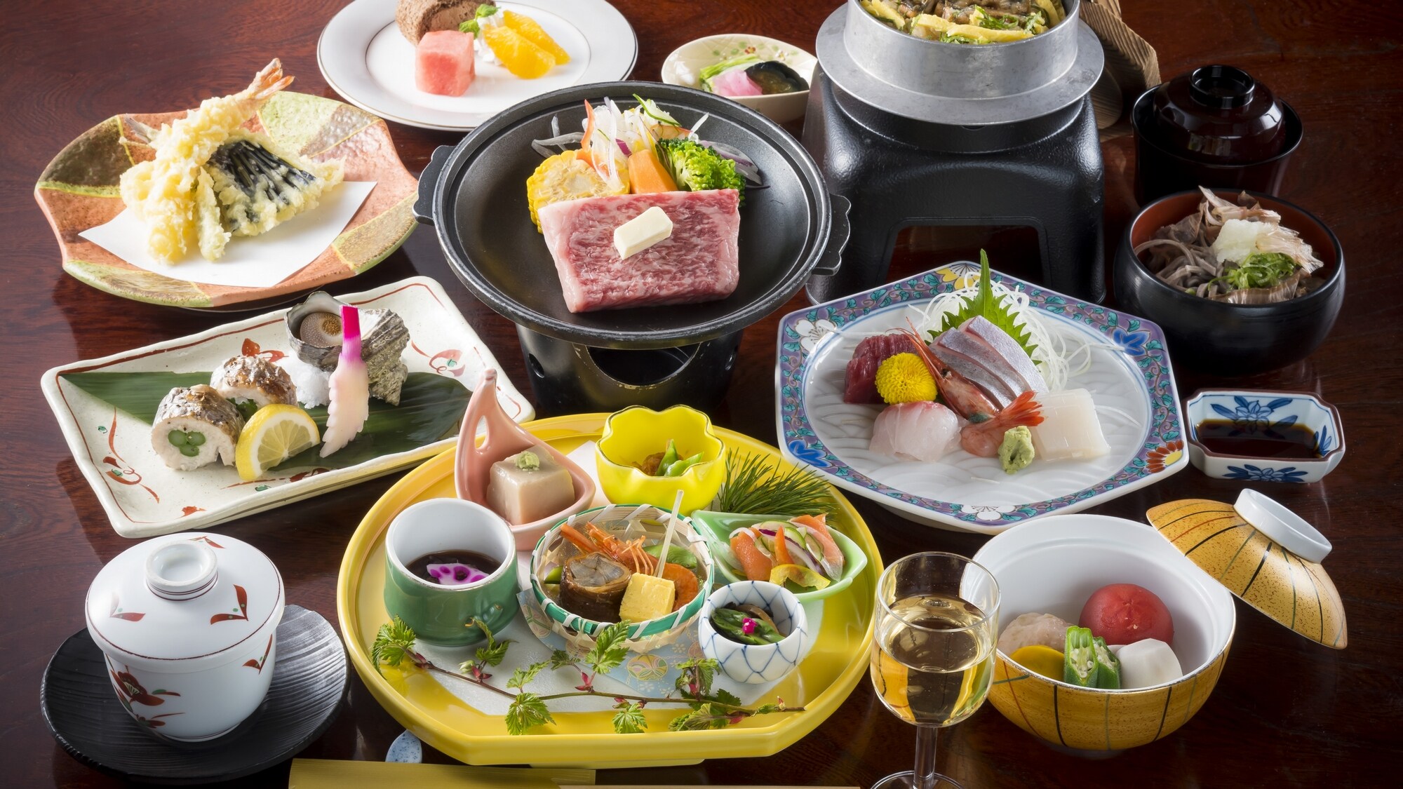 Fresh sashimi, Wagyu beef, and rice in a pot! A gorgeous and special kaiseki meal [Suisen]