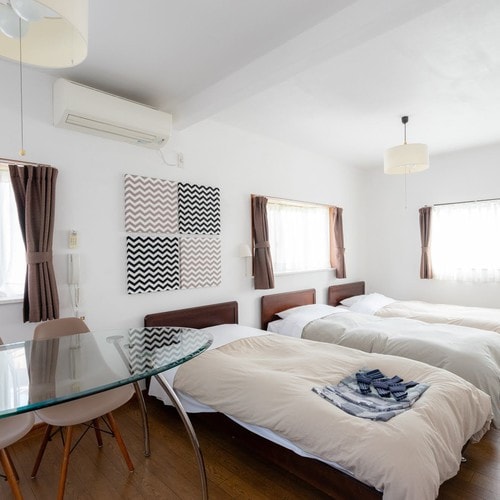 Kamar Tiga Orang