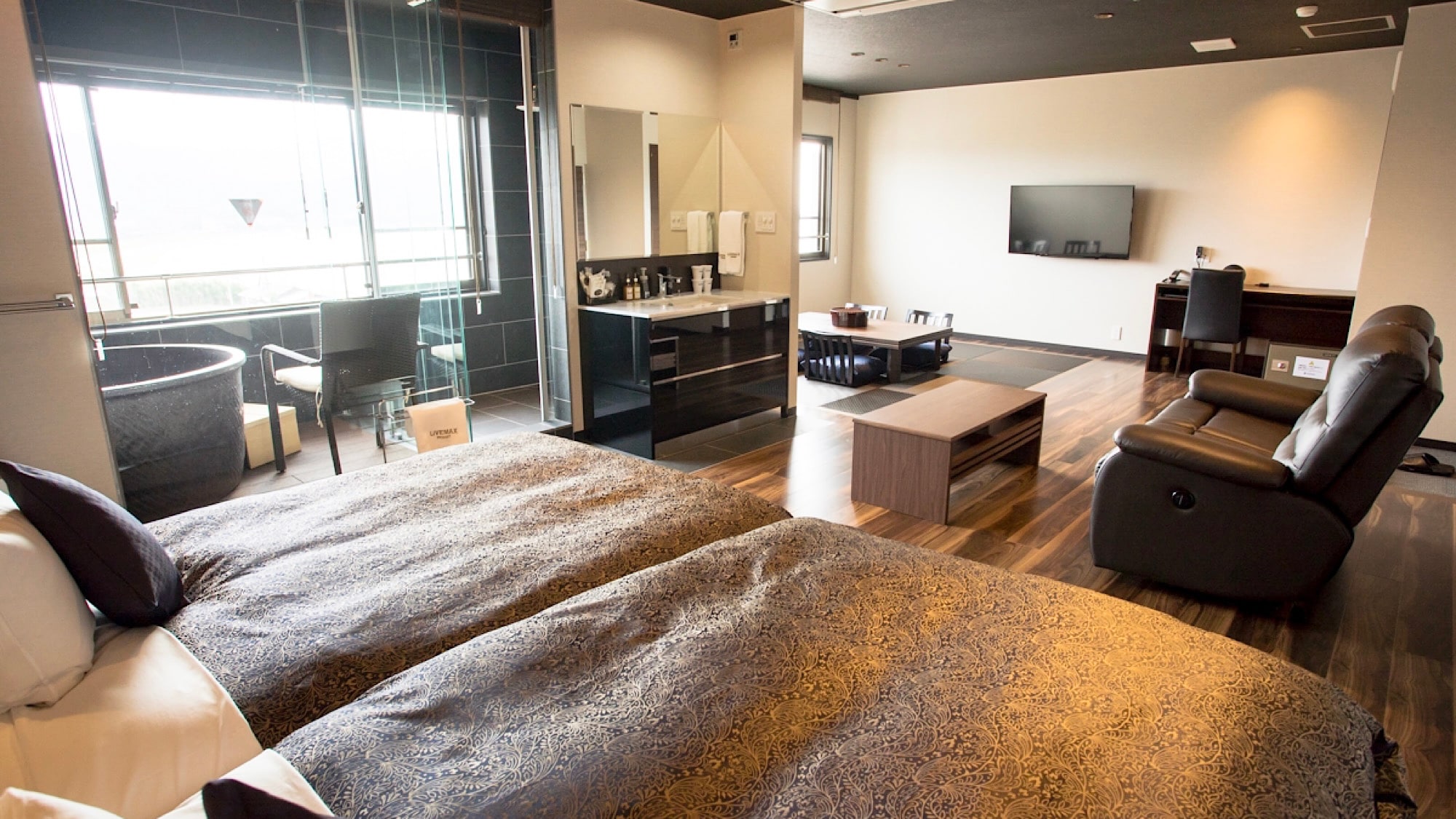 [Ocean Suite] 45㎡ Shigaraki ware open-air bath