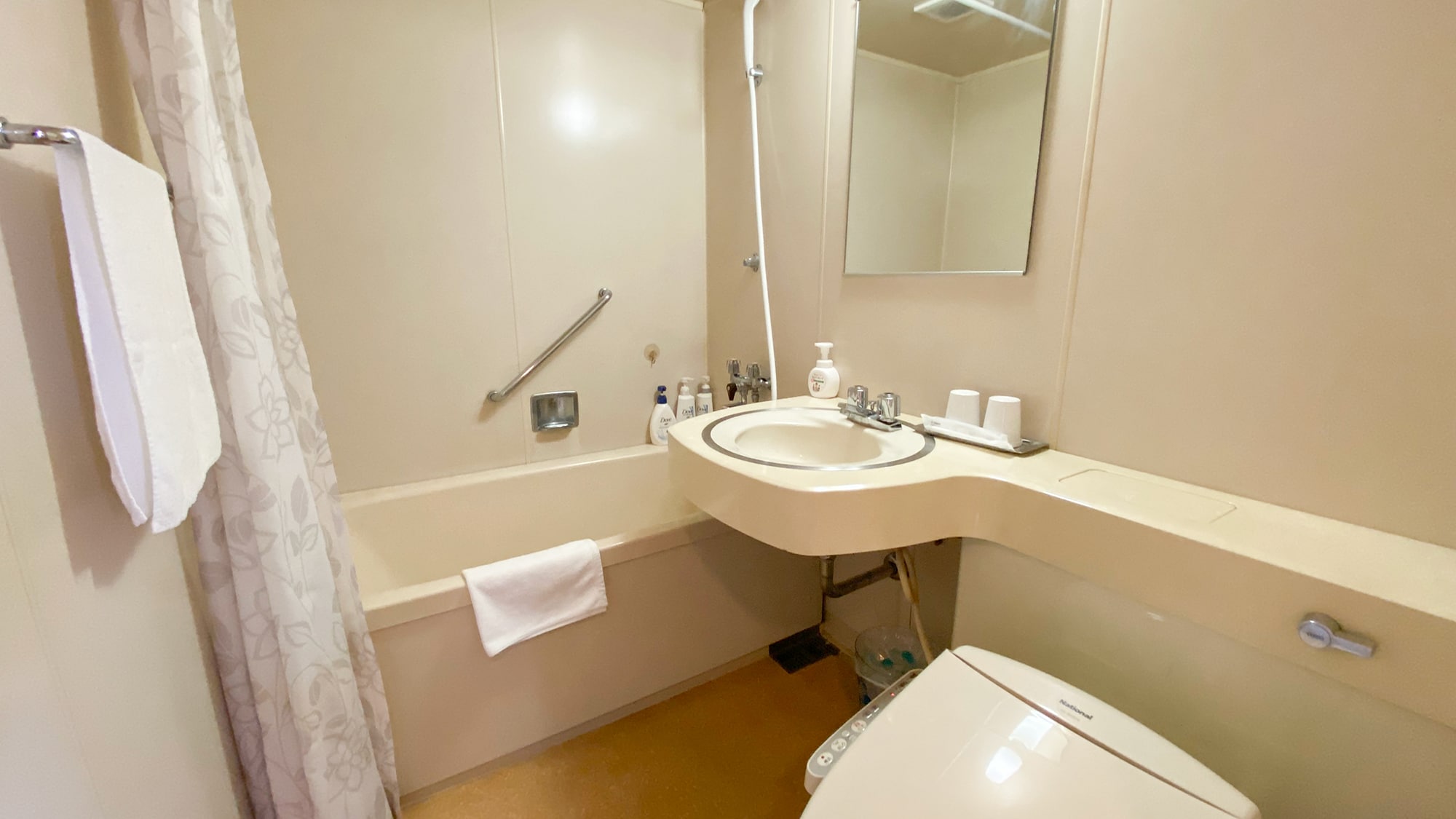 *Japanese-style room 10 tatami mats/Japanese-style room has a unit bath. The toilet has a washing function.