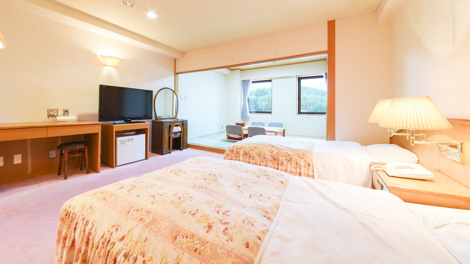 *Japanese-Western style room/Small groups and families are welcome.