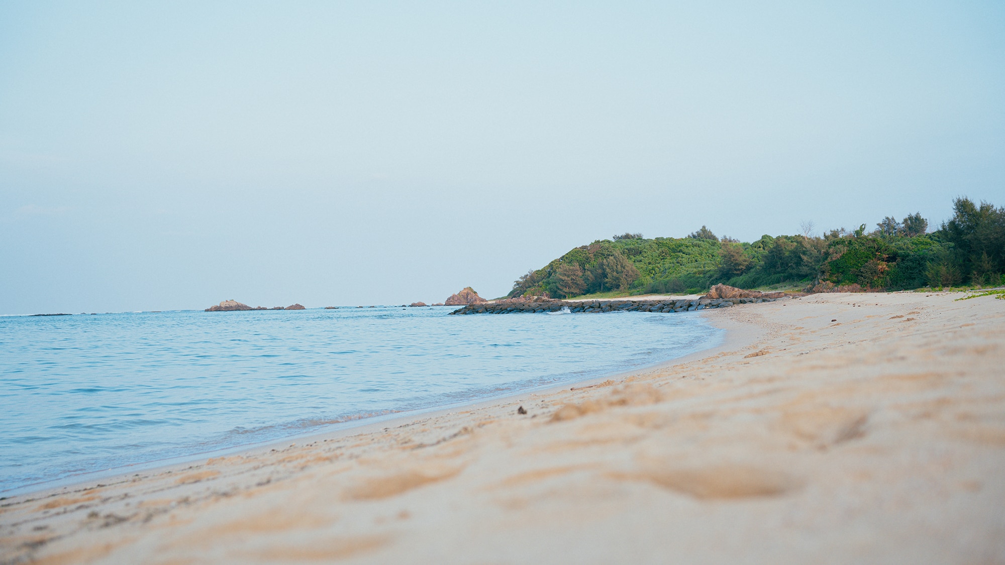 The beach is just a 1-minute walk away. Tsuchimori Beach is also a 5-minute drive away, making it a great location.