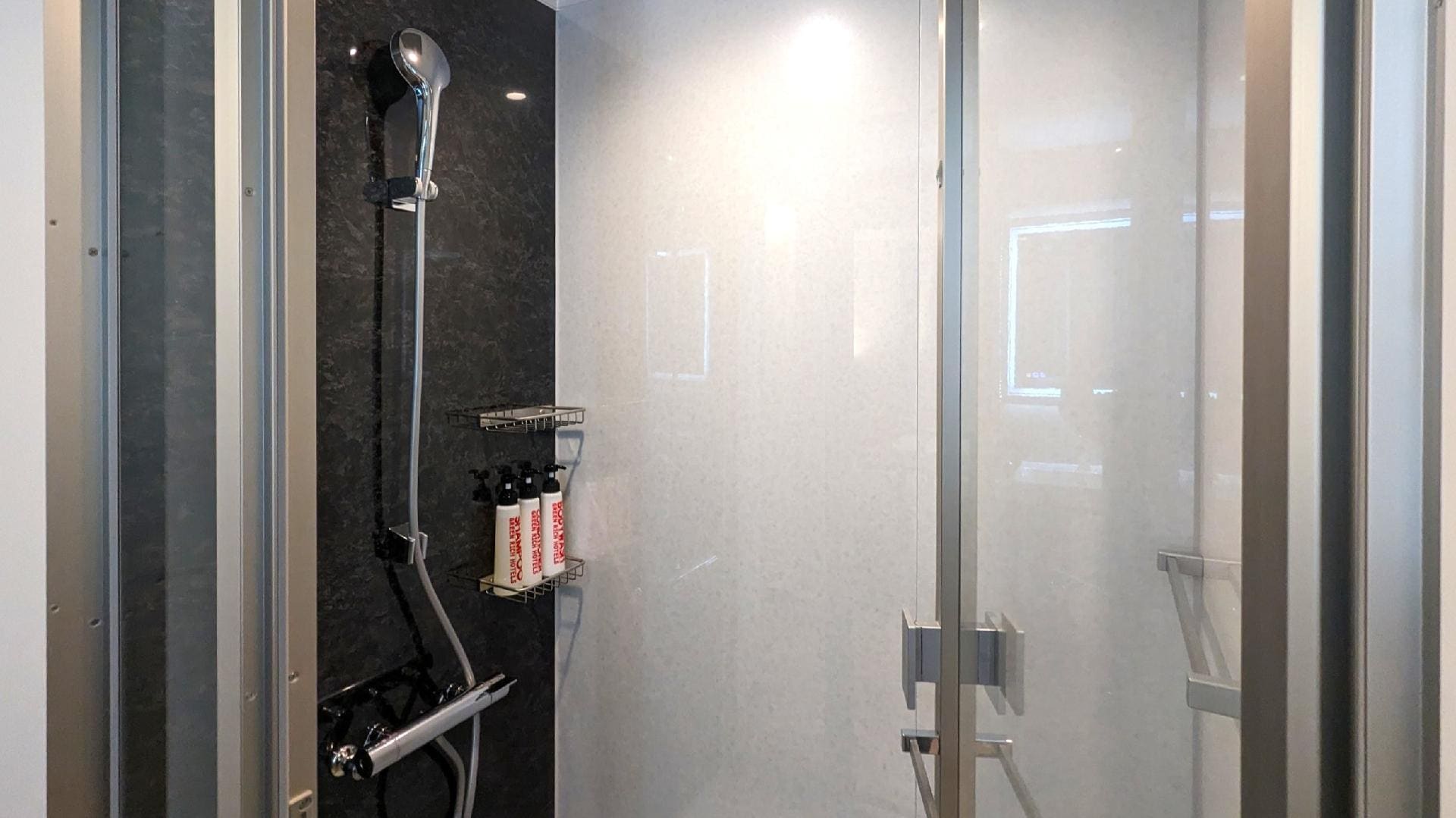 Single room (shower booth/independent washbasin type)