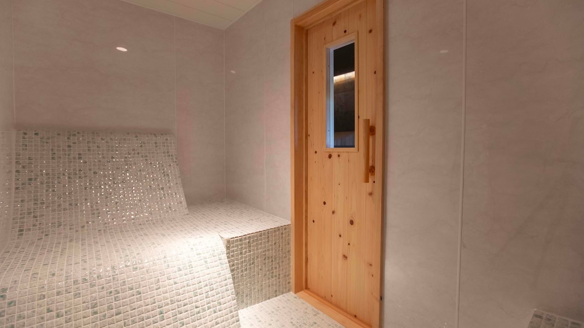 <Mist sauna> The first tiled mist sauna room in a rental villa in the Izu region will be installed.