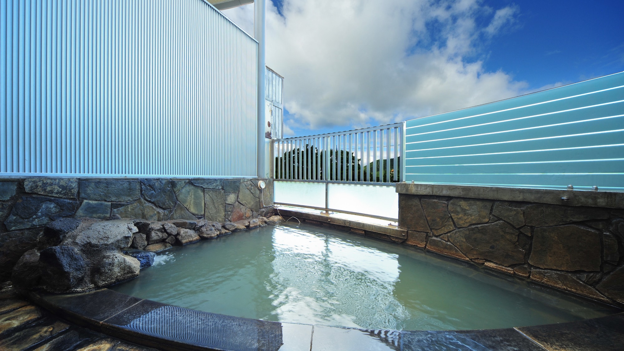 [Main building hot spring (women's bath)] Open-air bath
