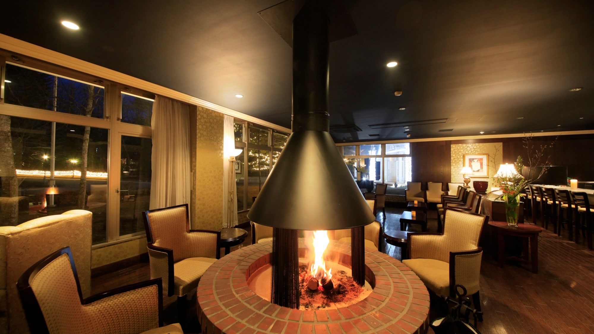 Lounge | Enjoy a relaxing time around the fireplace