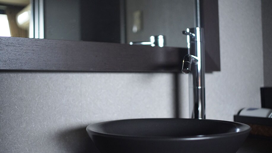 [Example of Deluxe Family Room] (Mountain side) Ceramic washbasin