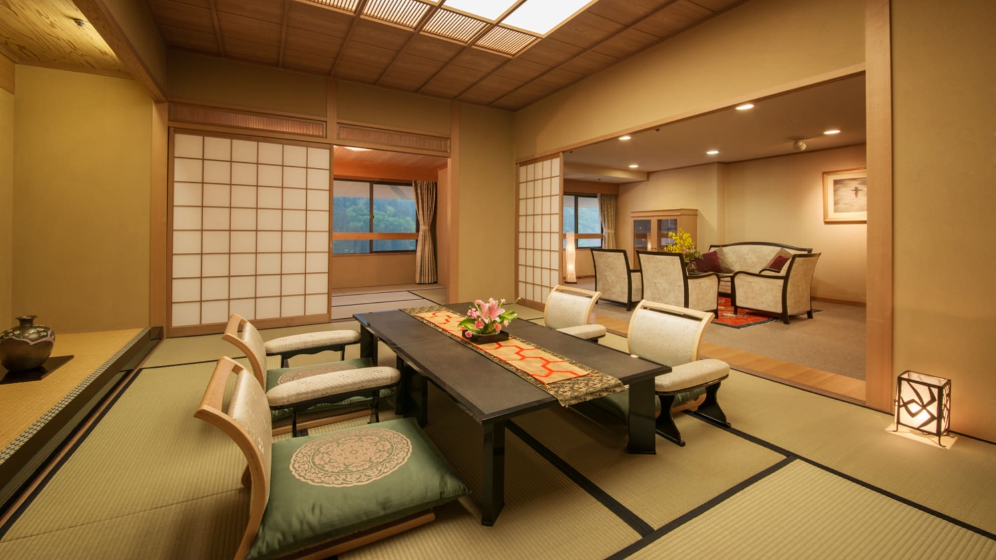  ห้องพิเศษ "Kikusui" ที่ชั้นบนสุดของ Daikanso ◆ ห้องสไตล์ญี่ปุ่นขอบกว้าง 12 เสื่อทาทามิ + 6 เสื่อทาทามิ ◆