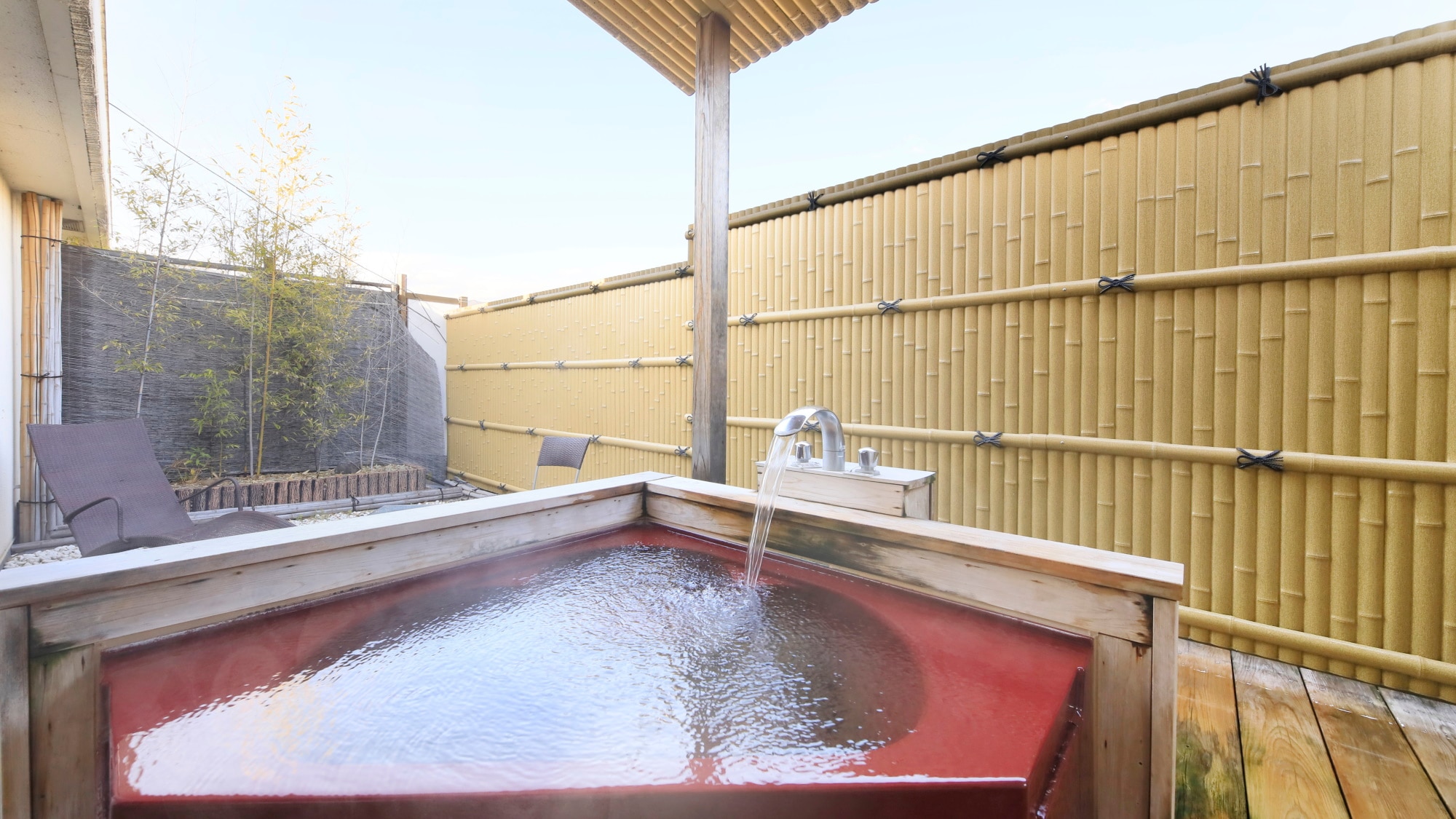 [Main building/Japanese-style room with open-air bath]