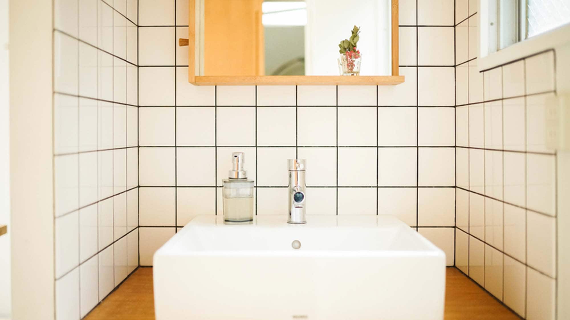 ・[Private room "studio"] The common area has a wash basin.