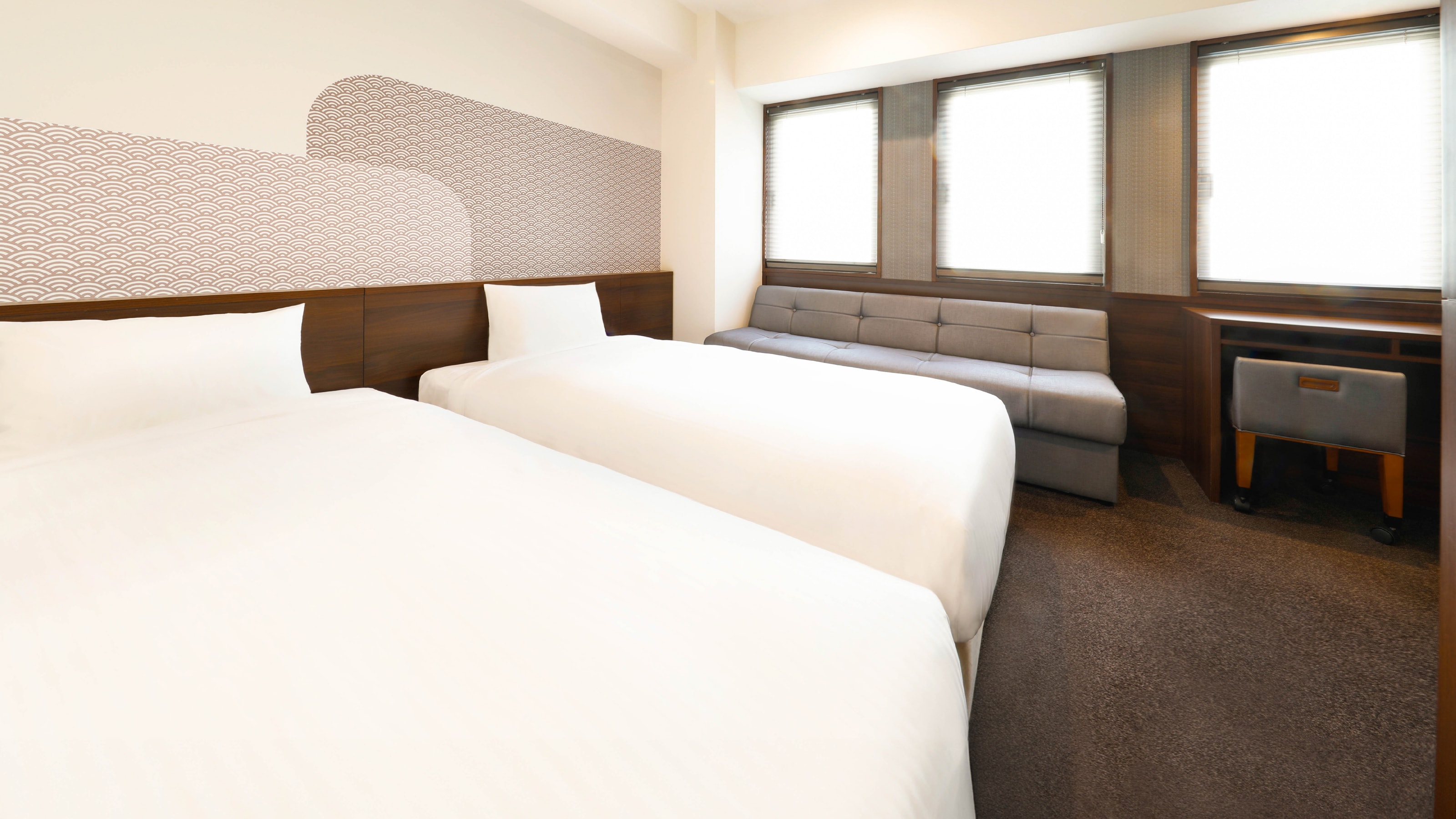 [Kamar Deluxe Twin dengan Sofa Bed/22m2]