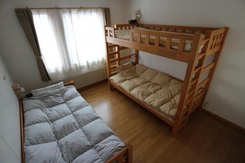Asrama B tipe 2 (kamar triple)