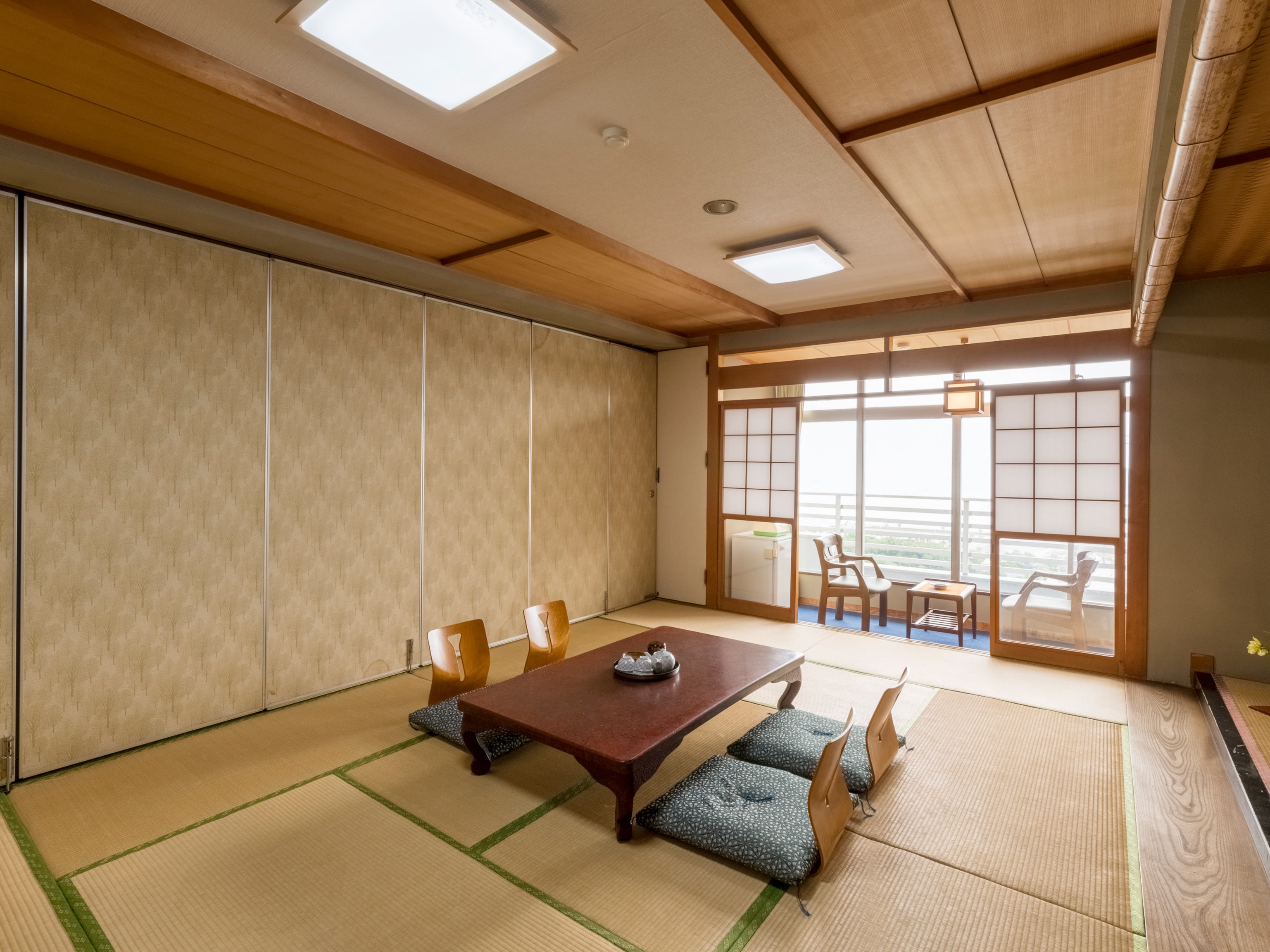 Japanese-style room for five people, no bath or toilet