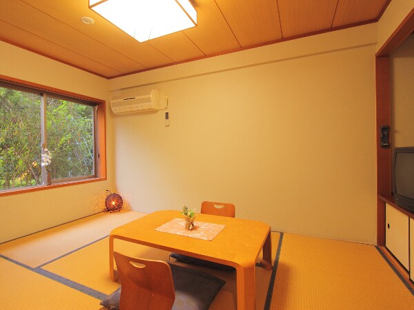 Example of a guest room (Japanese-style room, 6 tatami mats)