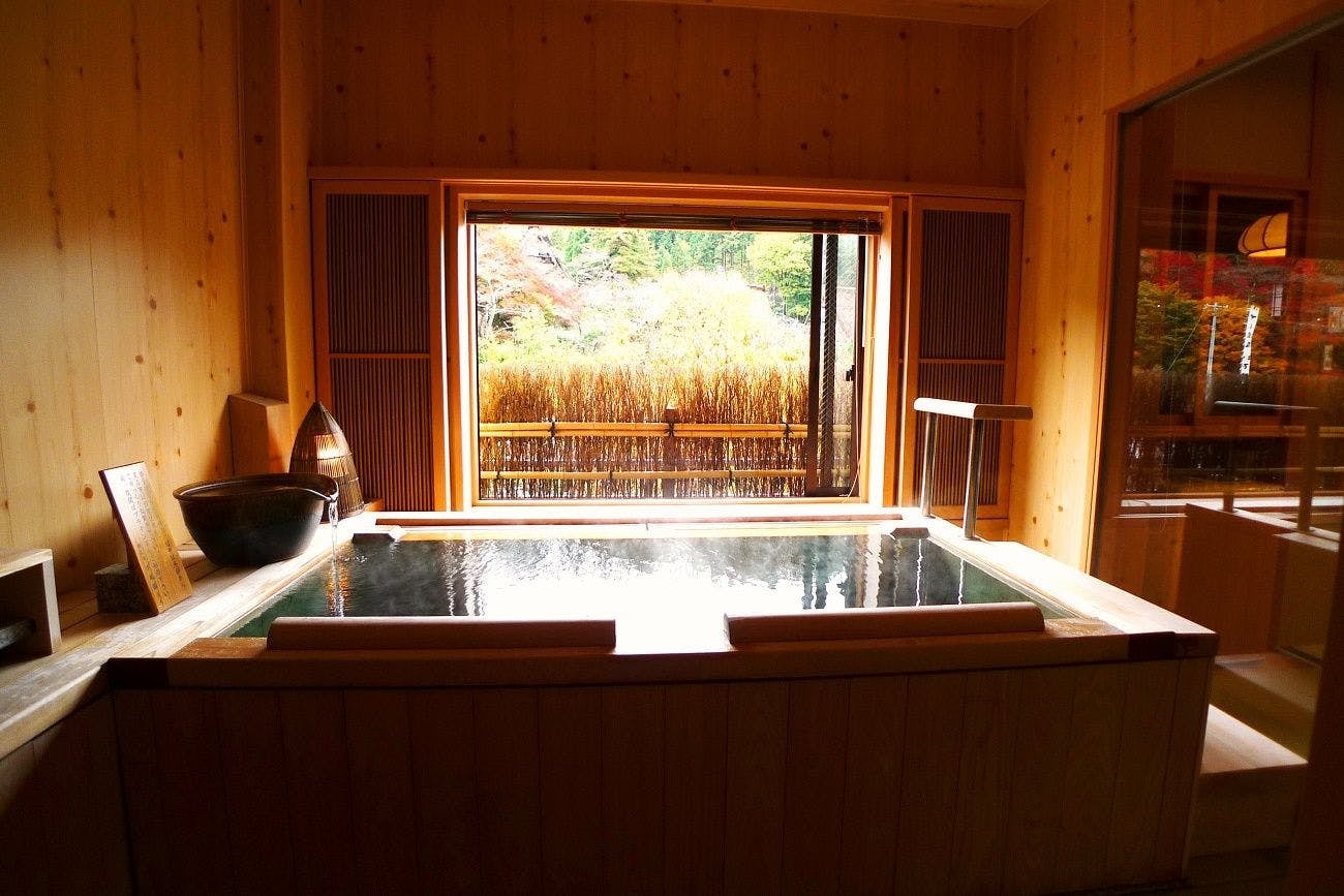 Yoimachigusa Semi-open-air bath