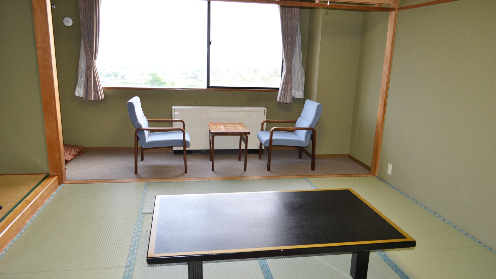 * [Example of Japanese-style room with 8 tatami mats] You can relax in a calm room.