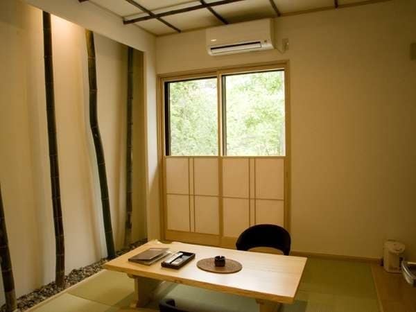 Setiap ruangan memiliki tata letak yang sedikit berbeda.