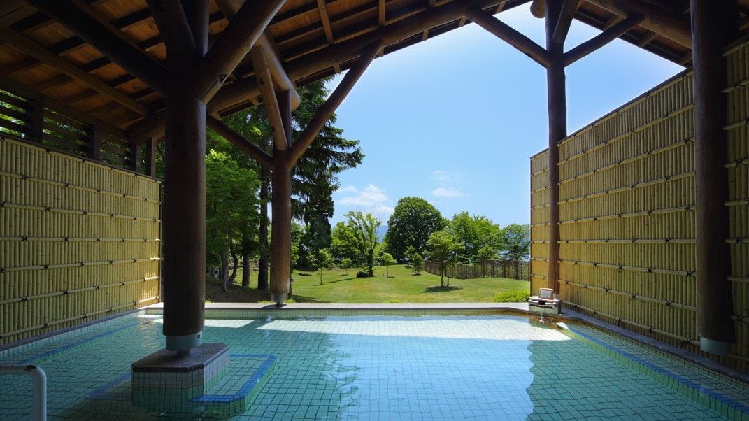 Hot spring open-air bath_summer