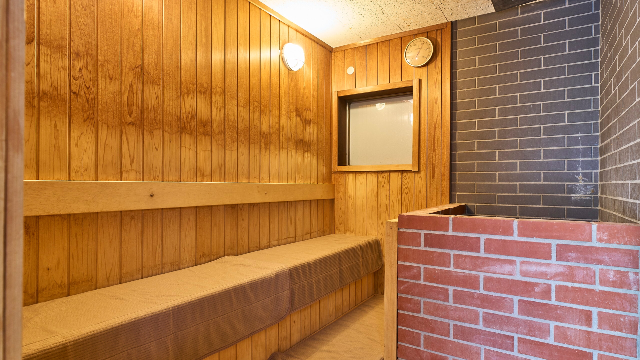 大型浴池：男士三溫暖