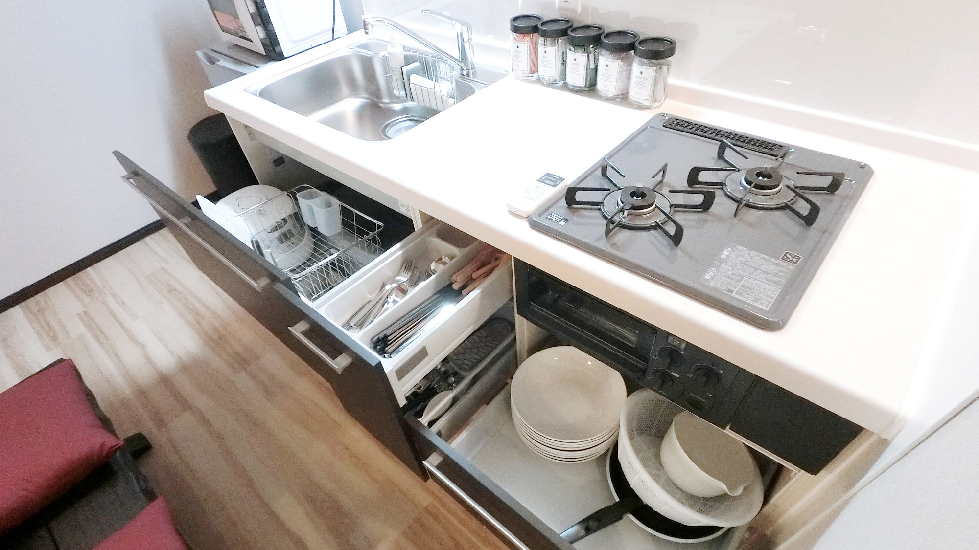 ・ Abundant cooking utensils. How about a home party in the spacious kitchen ♪