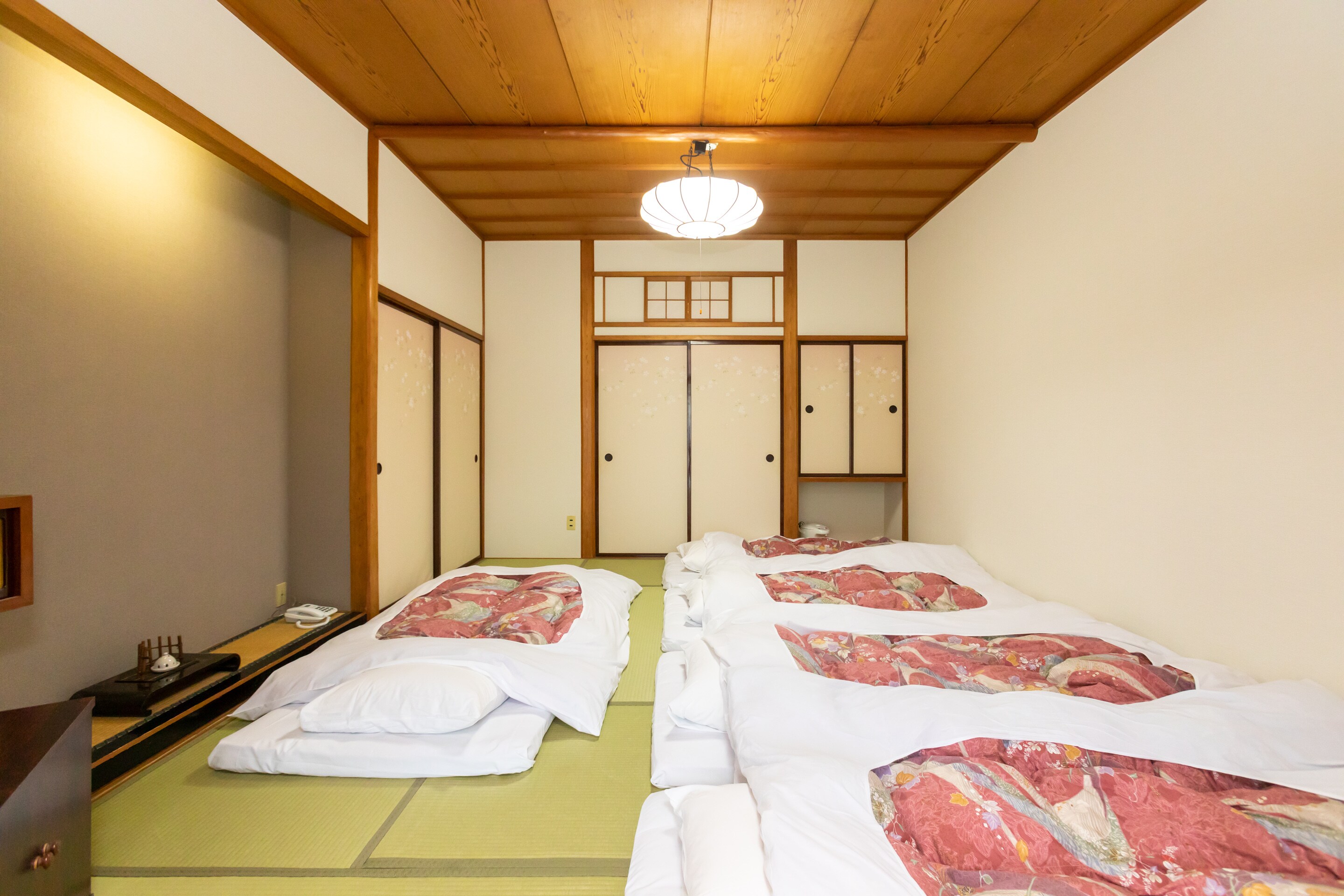 [Non-smoking] Japanese-style room for 1-5 people (no bath)