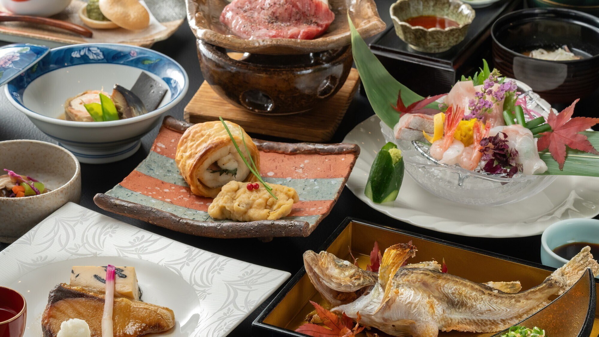 ■ [Ví dụ về bữa tối] Bữa ăn kaiseki do đầu bếp đề xuất *Ảnh chỉ mang tính chất minh họa. Tùy thuộc vào tình hình cung ứng.