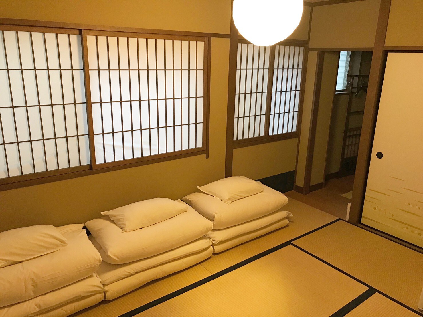 2 or 3 people with bath (example of guest room)