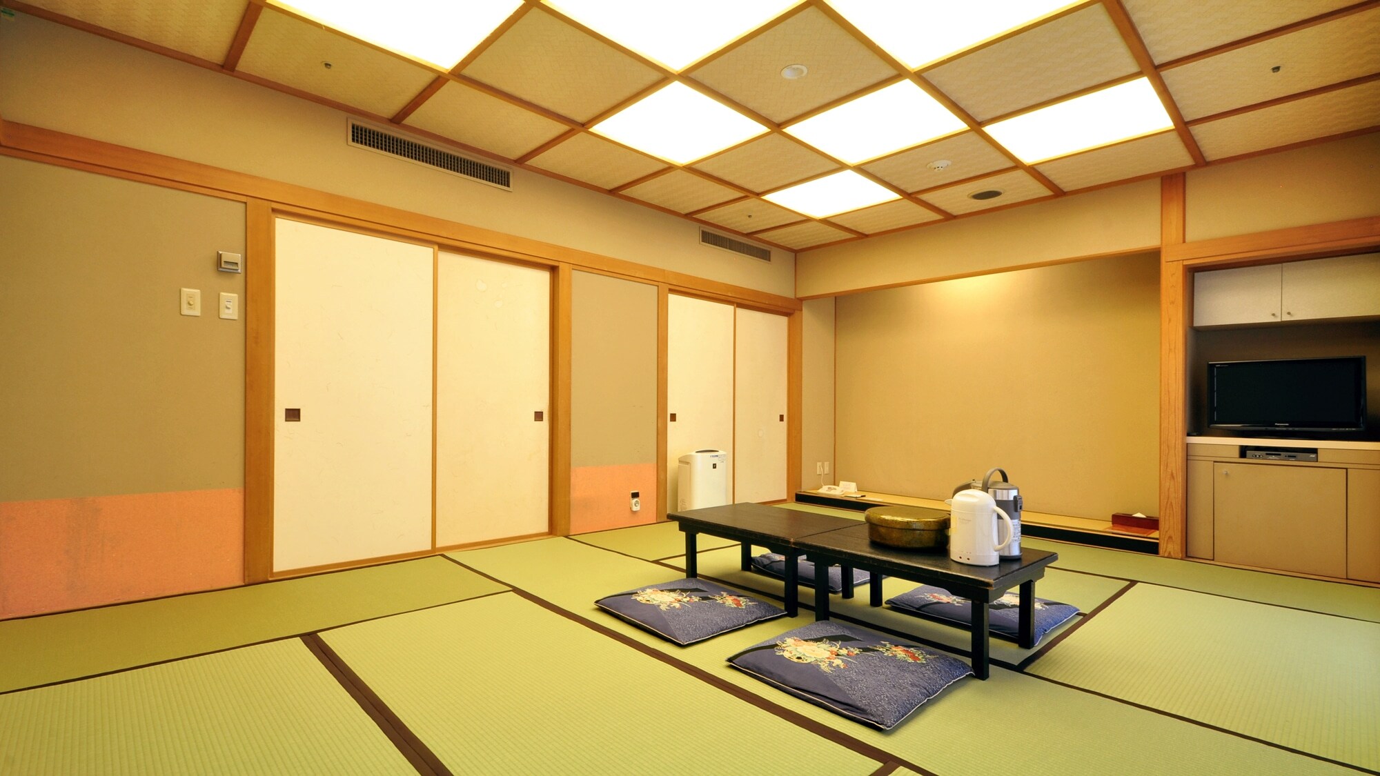 【和室12畳】ほっとできる畳のお部屋です