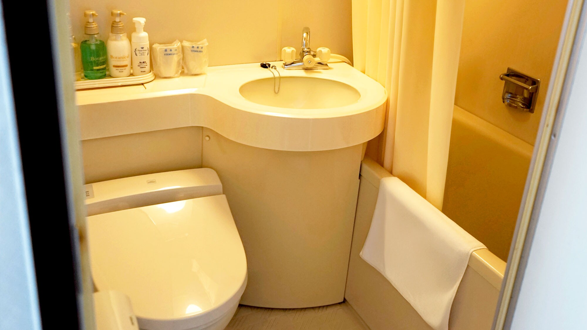 Atlantic Canary (with toilet and bath)