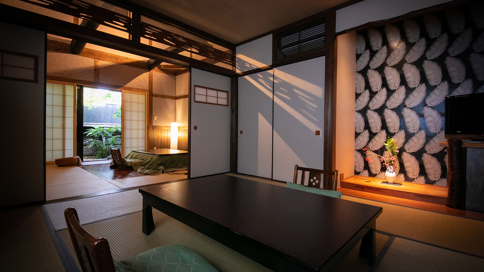 [Guest room example] A guest room with soft light streaming in
