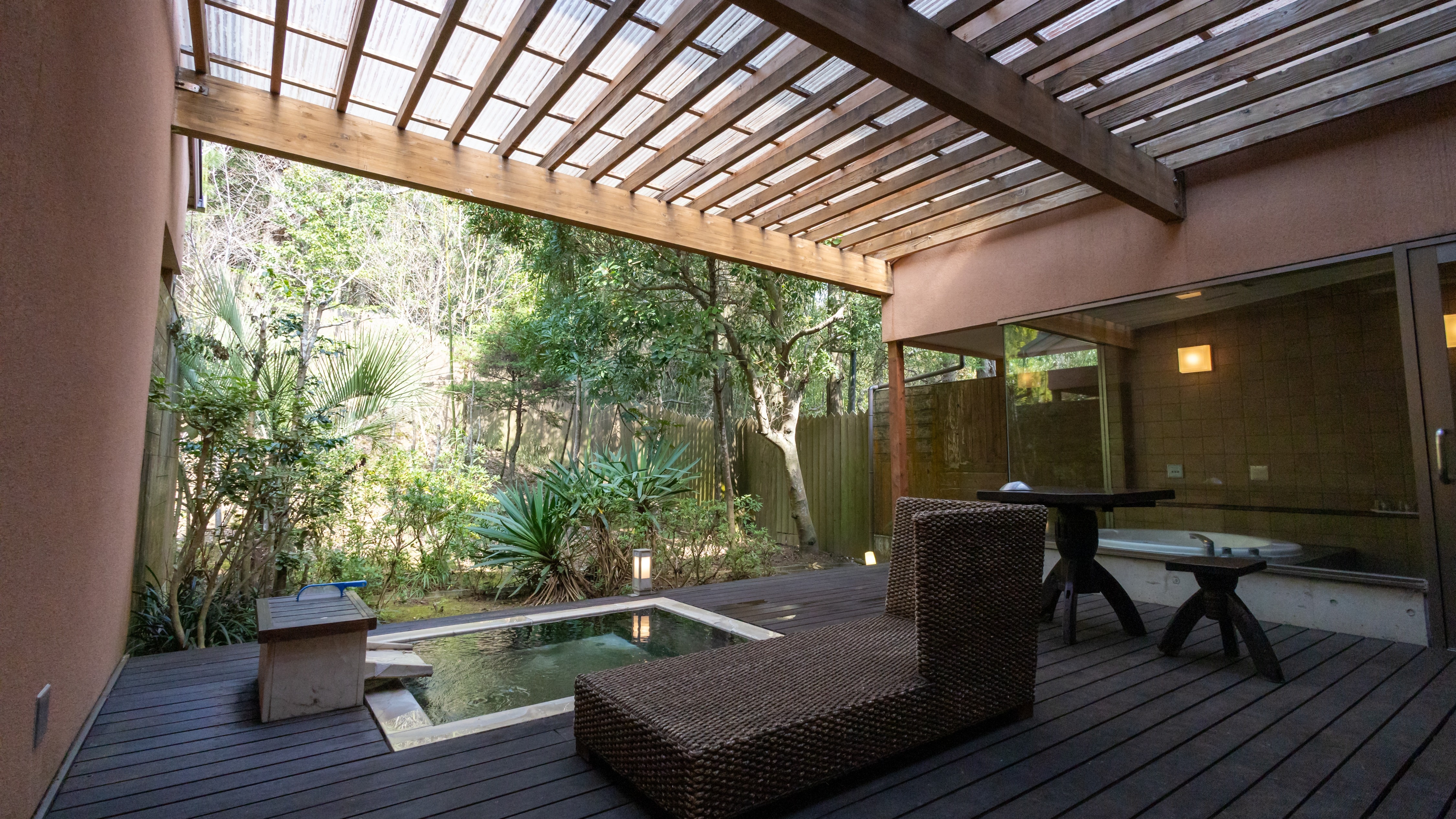 露天浴池設有“Kakureya”，這是一個可以放鬆身心的空間。