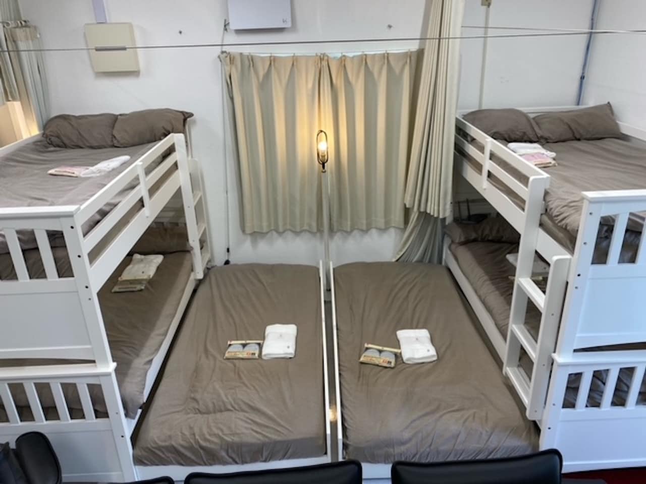 Triple bunk bed