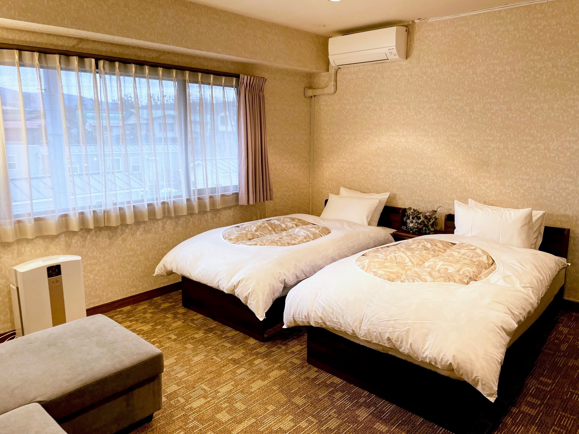 Western-style triple room for 1-3 people, shared bathroom/toilet [non-smoking]