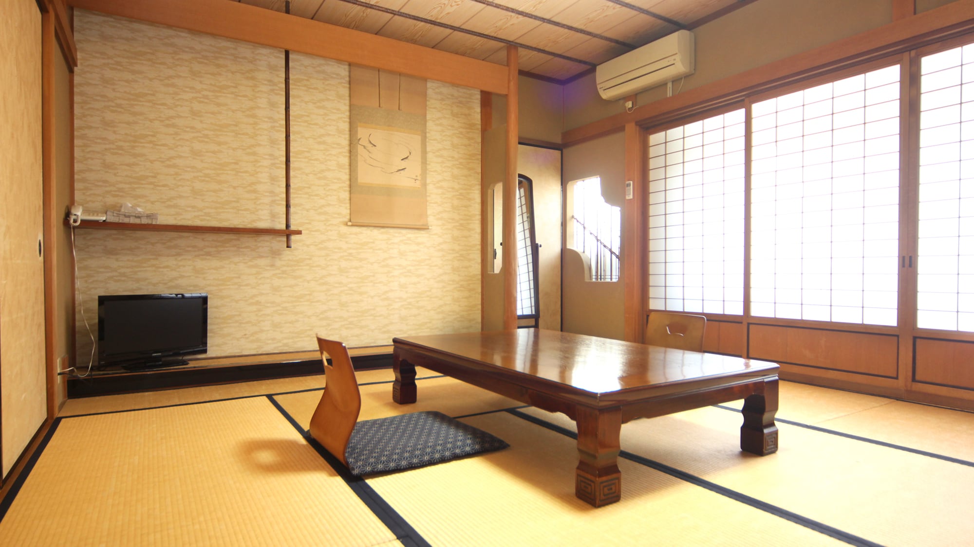 A Japanese-style room with a calm atmosphere.