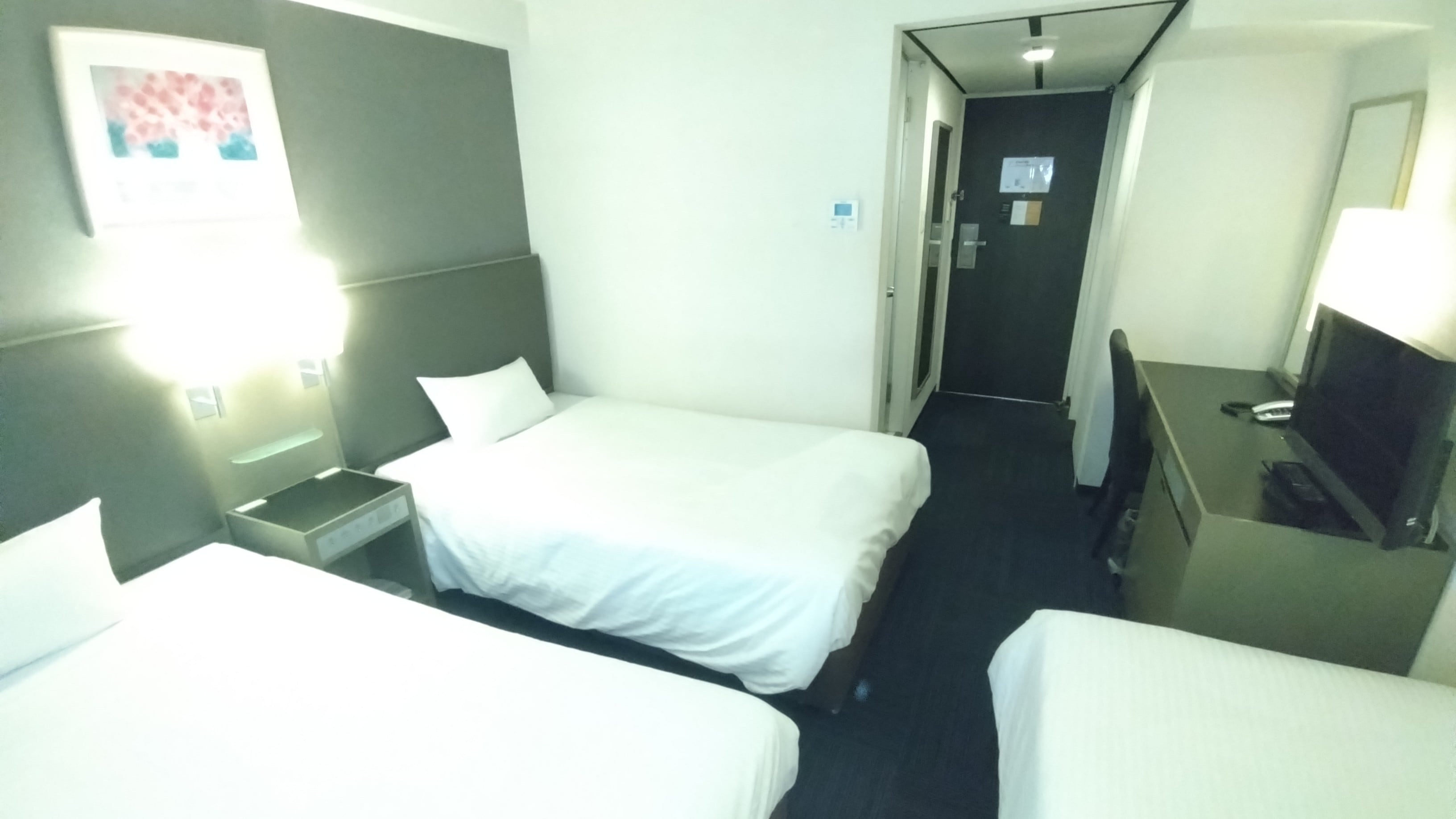 Triple Room ★ Bed Sizes: 1,150mm x 1,950mm (2 beds), 910mm x 1,890mm (1 bed) ★ 20 square meters