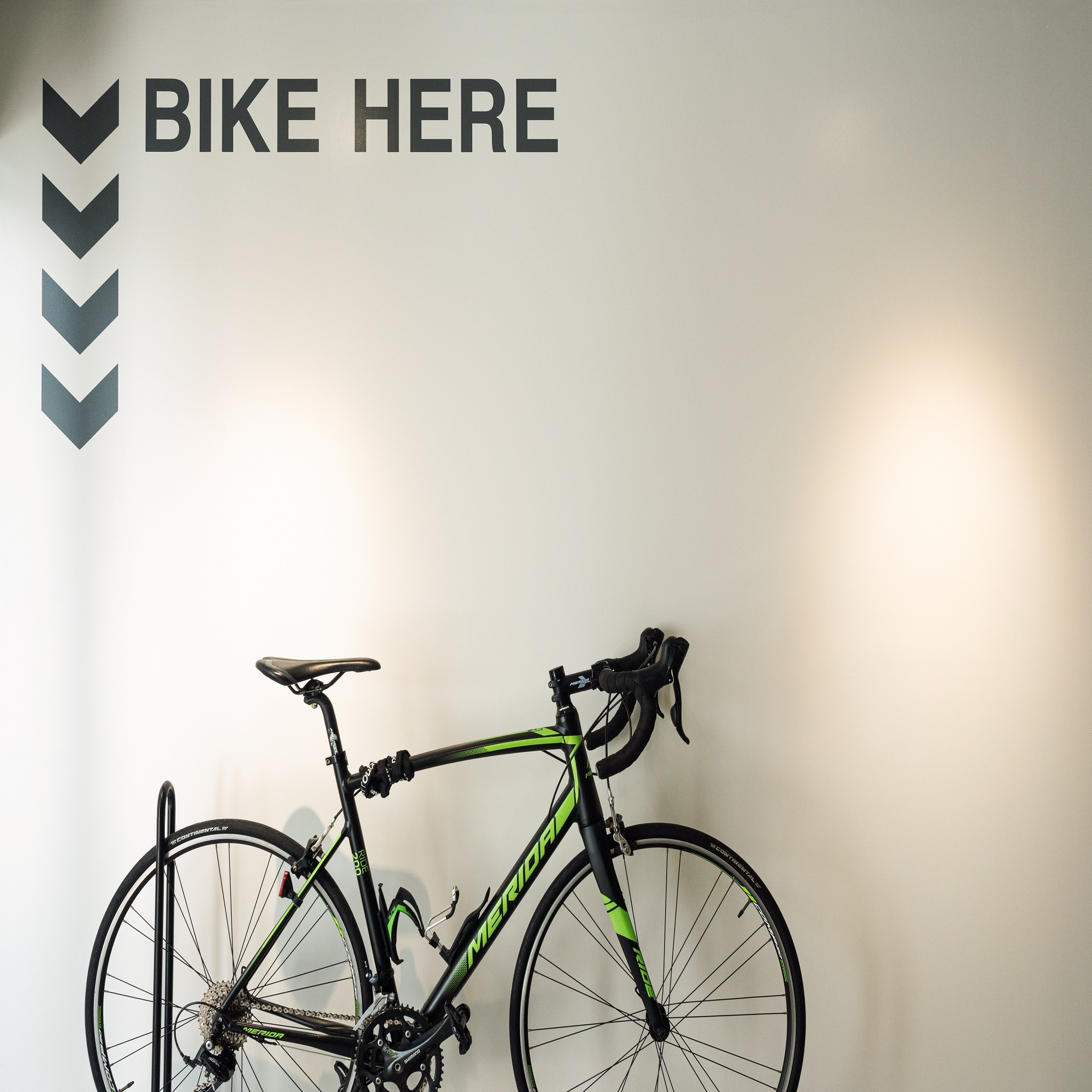 [Facilities] The building is also equipped with a bike stand.