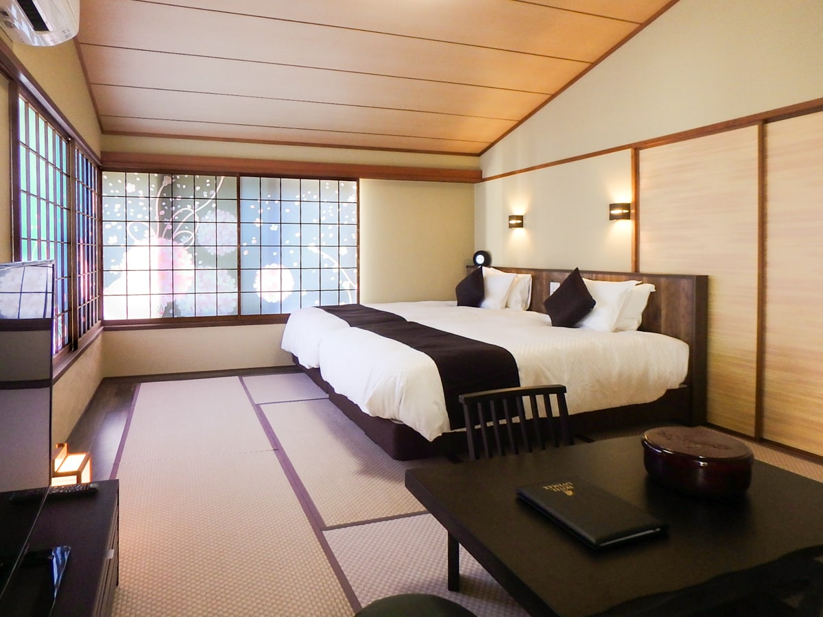 [Japanese modern suite] 55 square meters Shigaraki ware open-air bath