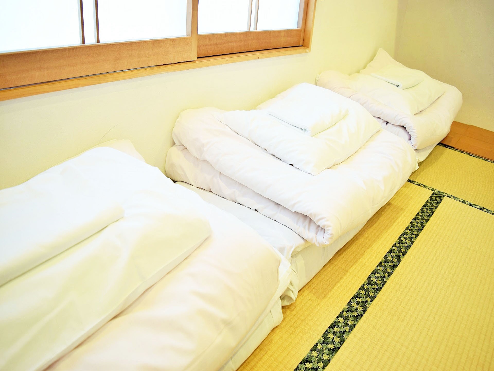 The private room can accommodate up to three people.